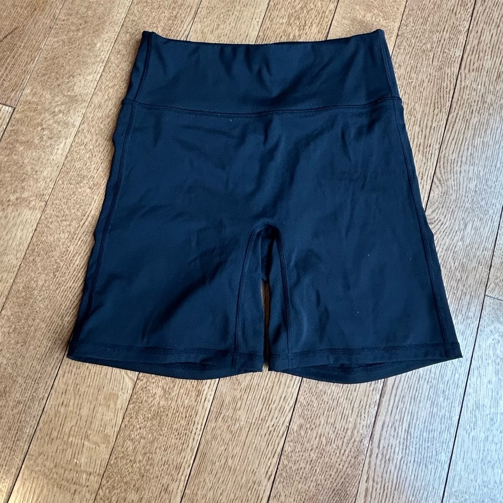 Classic black running biker short